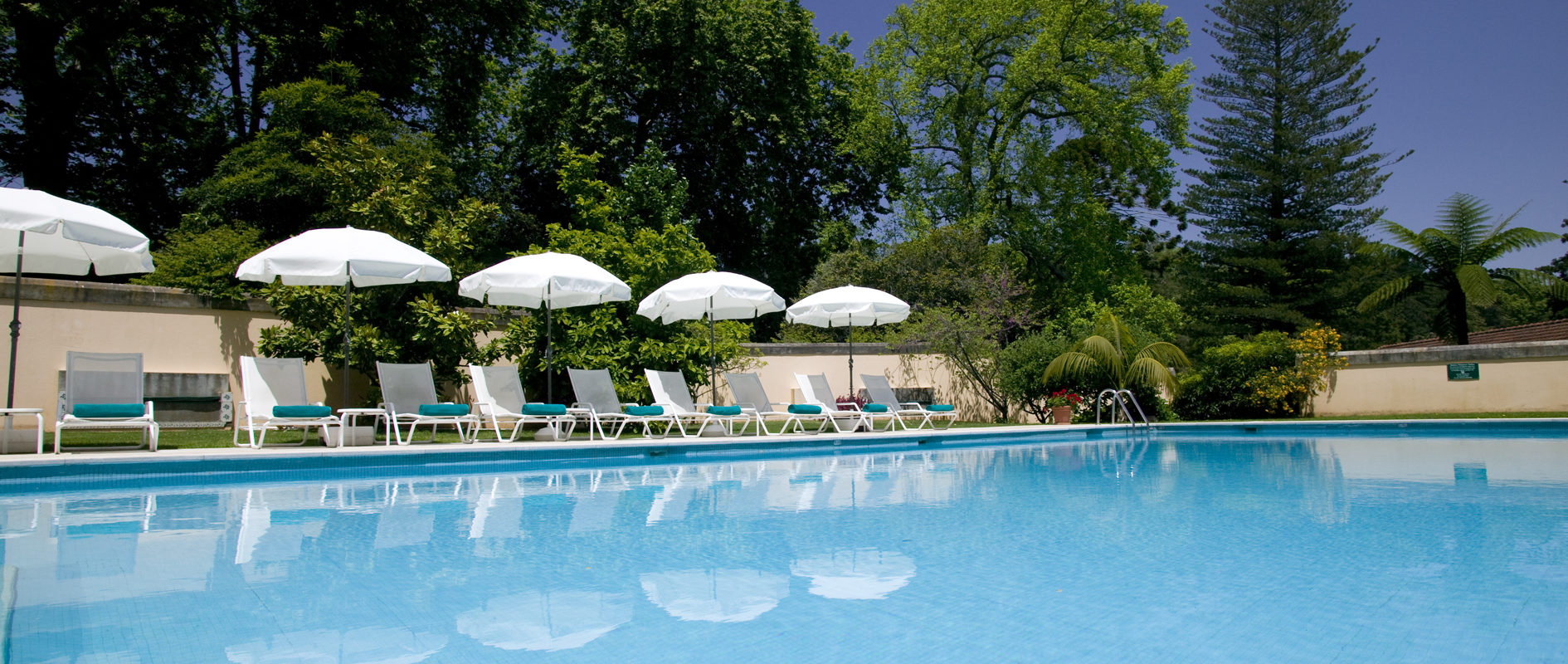 Relax poolside