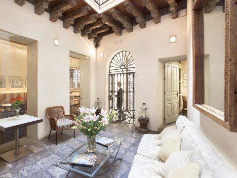 Reception & restaurant